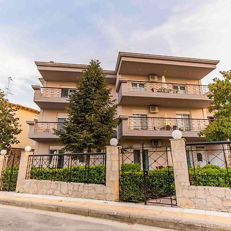 Irene Suites Неа Мудания Екстериор снимка