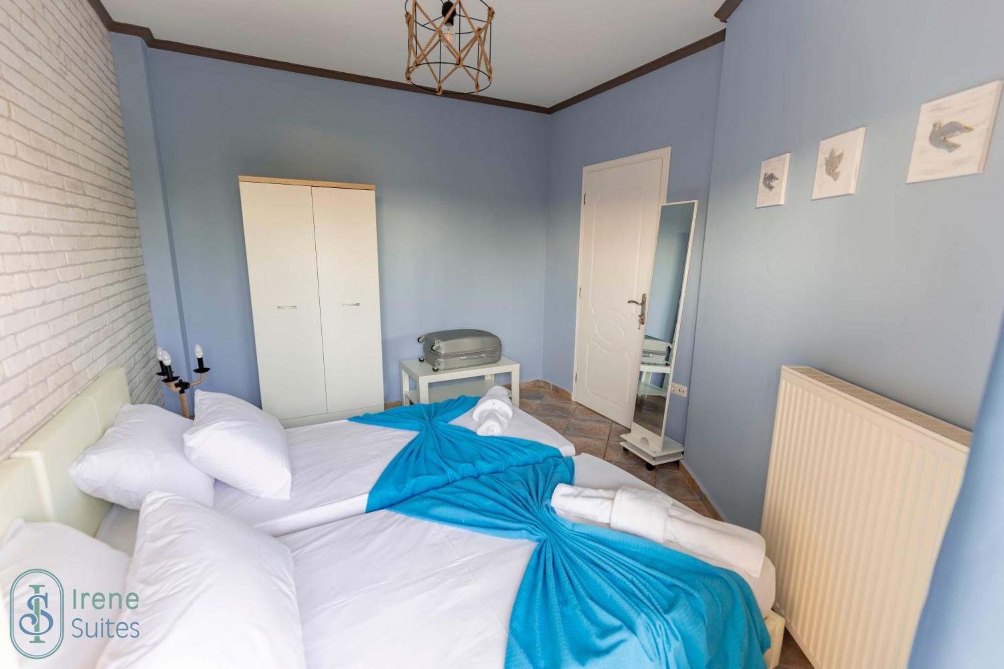 Irene Suites Неа Мудания Екстериор снимка