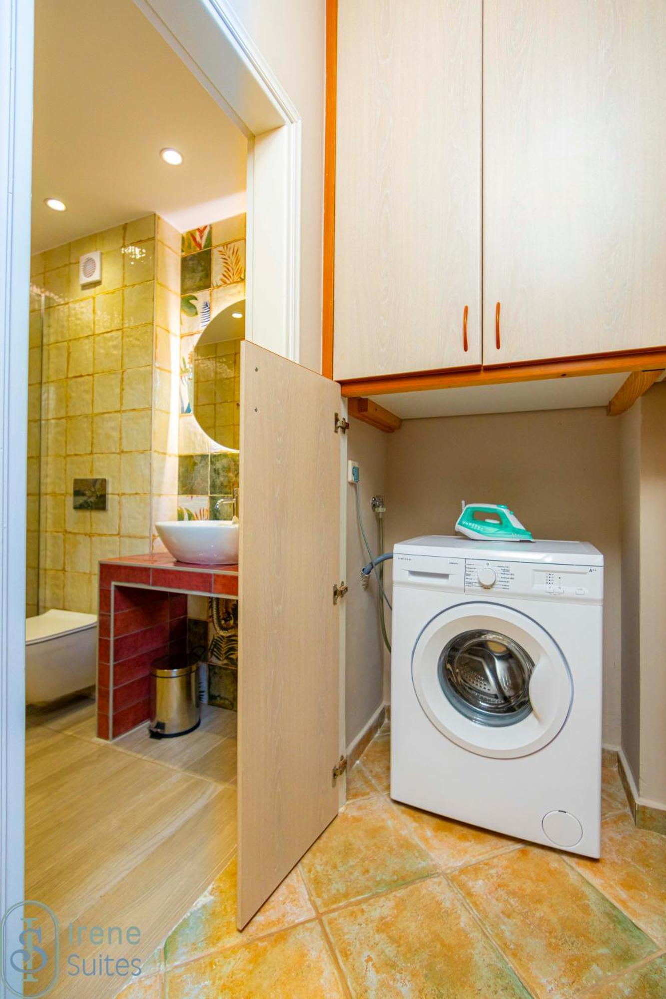 Irene Suites Неа Мудания Екстериор снимка