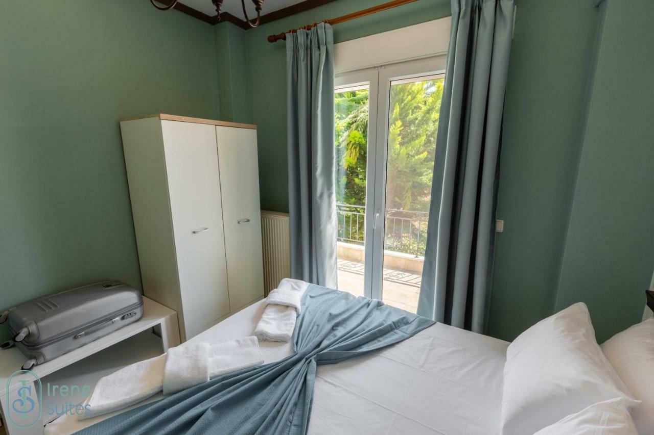 Irene Suites Неа Мудания Екстериор снимка