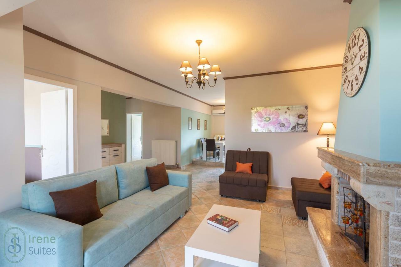 Irene Suites Неа Мудания Екстериор снимка