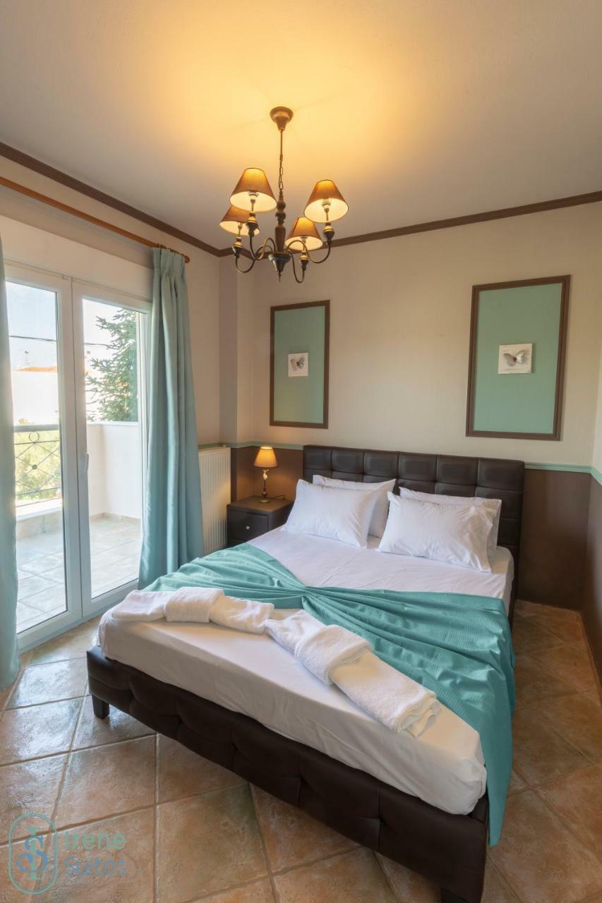 Irene Suites Неа Мудания Екстериор снимка