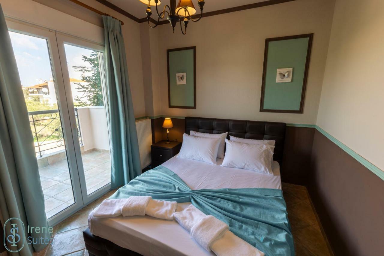 Irene Suites Неа Мудания Екстериор снимка