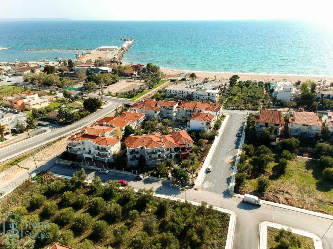 Irene Suites Неа Мудания Екстериор снимка
