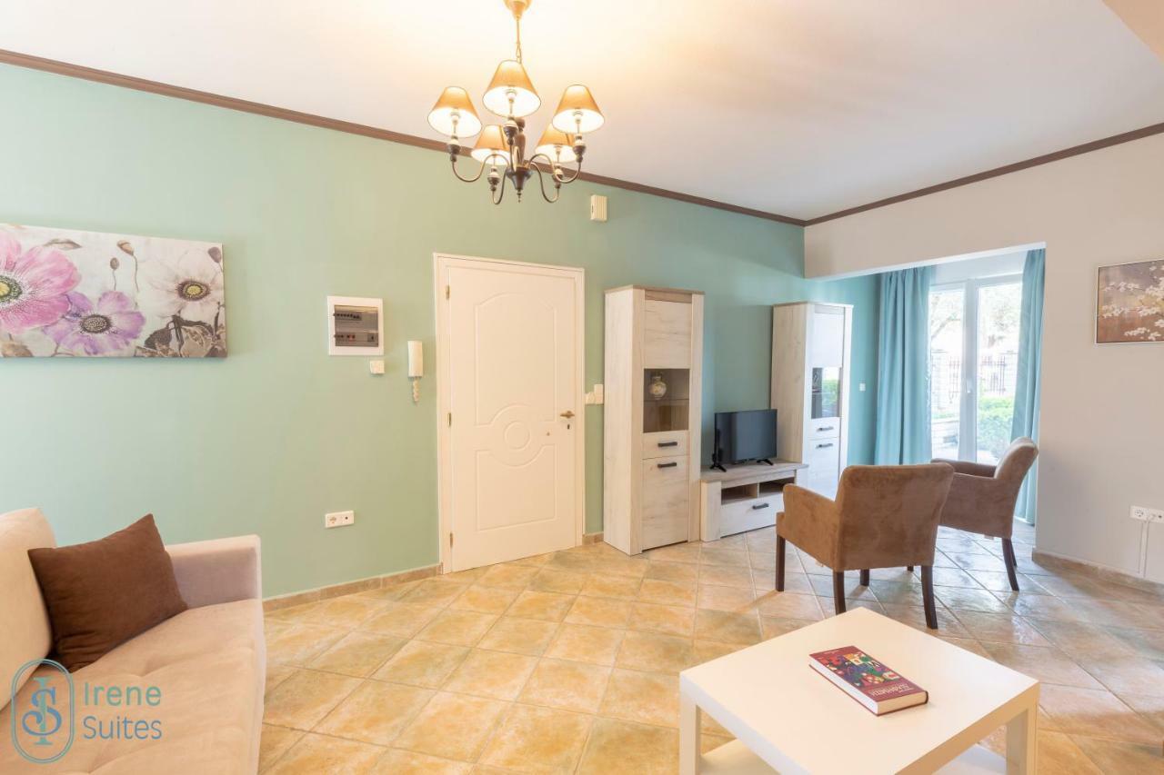 Irene Suites Неа Мудания Екстериор снимка