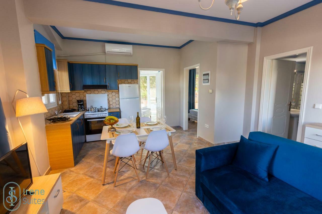 Irene Suites Неа Мудания Екстериор снимка