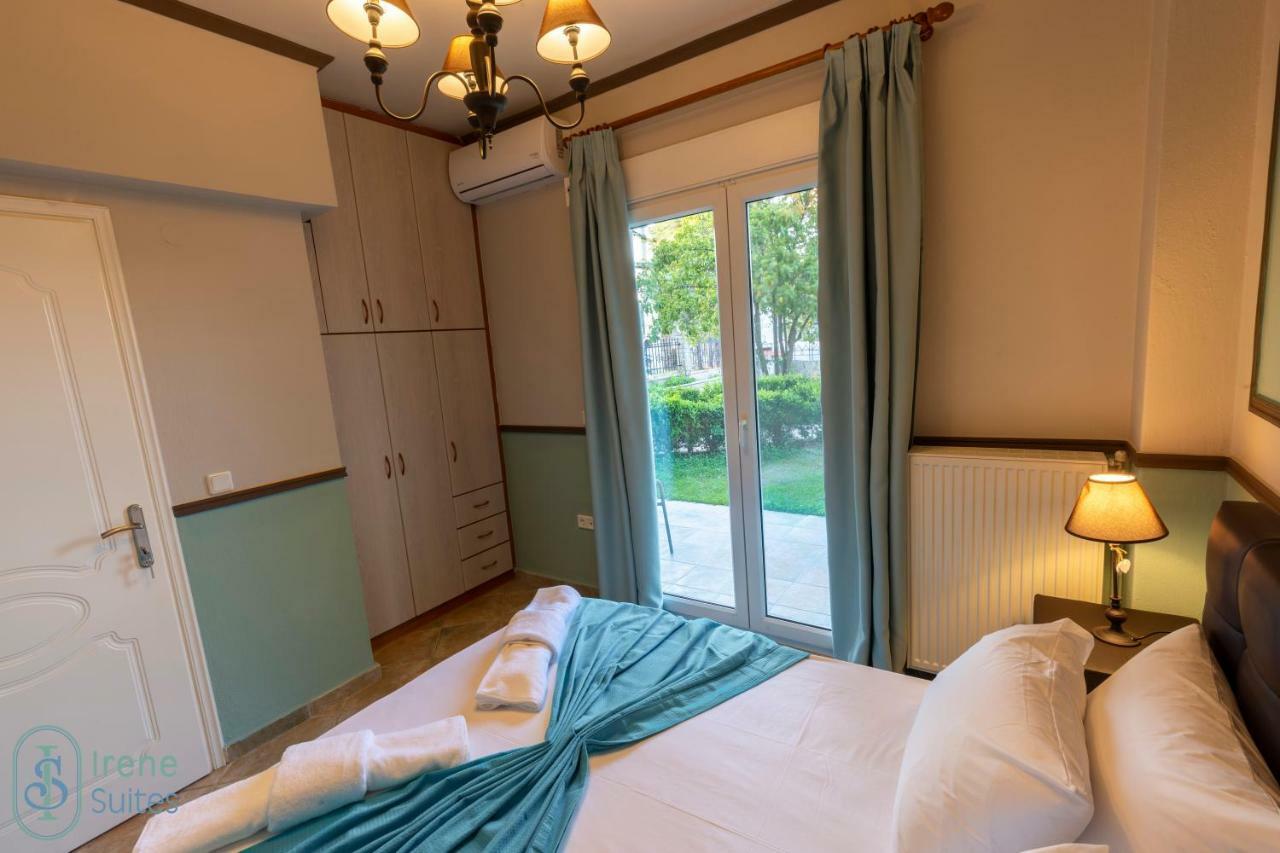 Irene Suites Неа Мудания Екстериор снимка